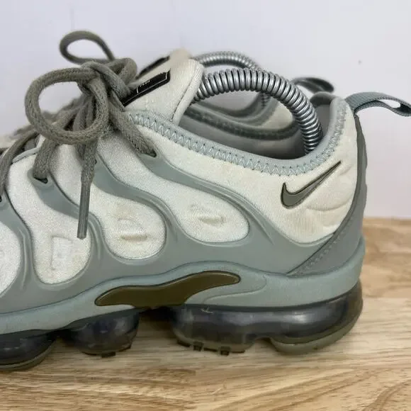 Nike Air Vapormax Plus Womens Size 8.5 Gray Green Running Shoes Sneakers - Picture 4 of 16